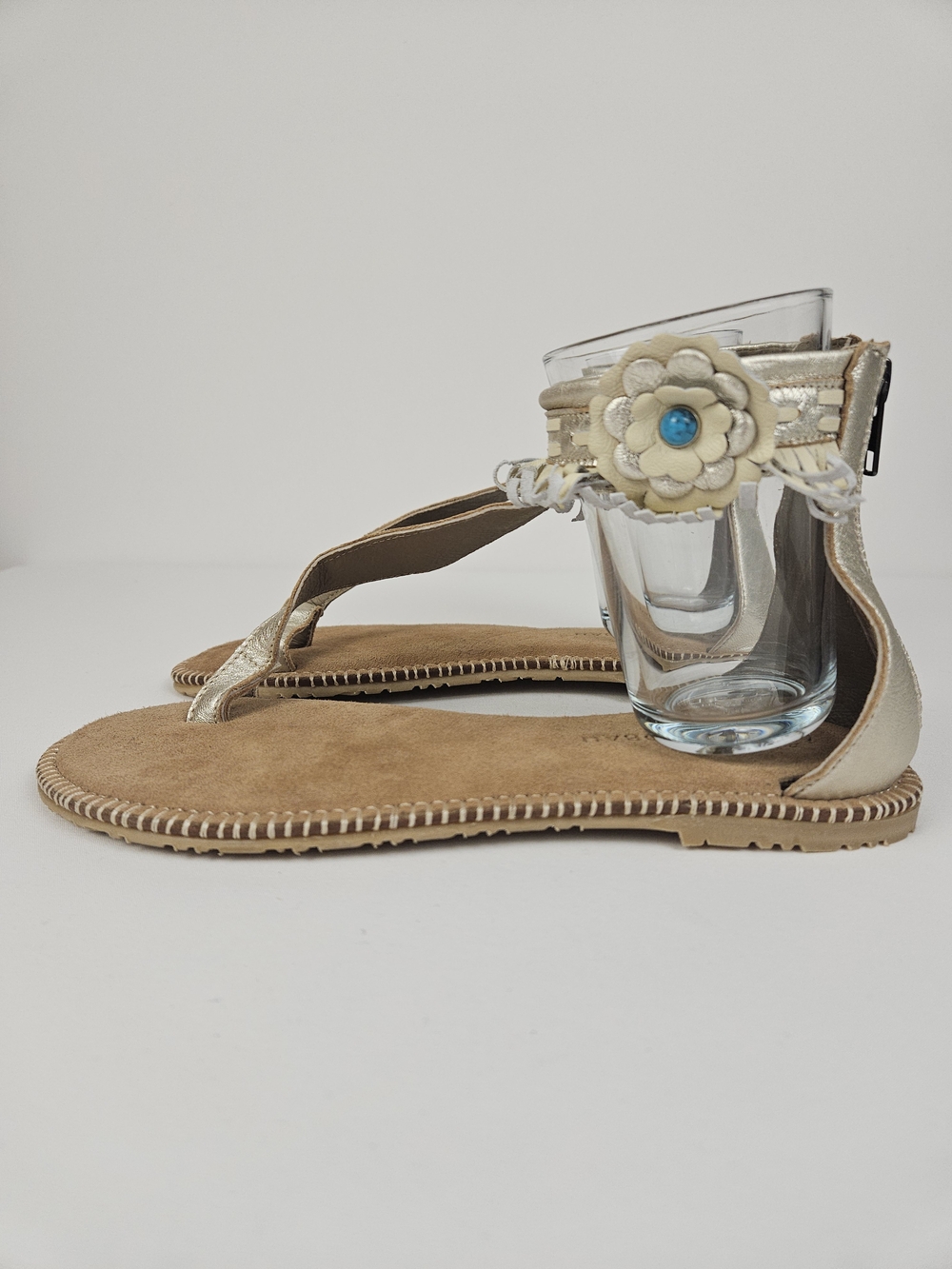 Manitobah Mukluks Wasaga Ankle Sandals Gold Leather Fringe Beaded Boho Size 9